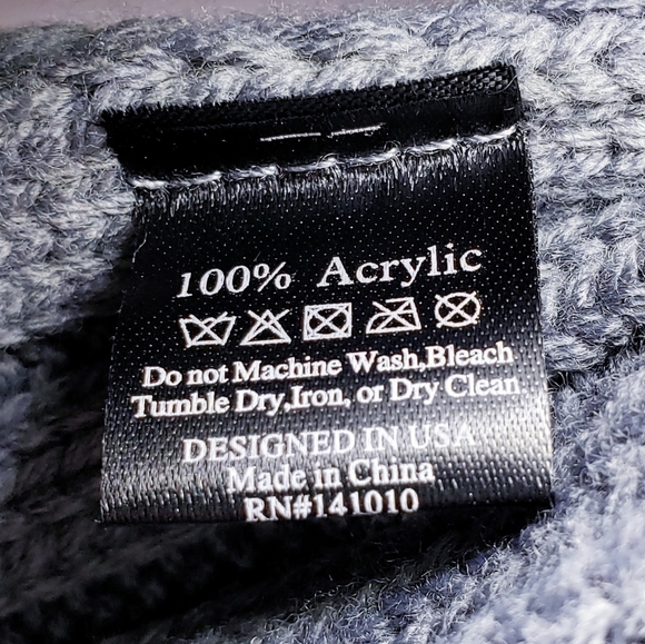 NWOT Grey Ribbed Cuffed Beanie w/ Pom-Pom - Picture 5 of 5